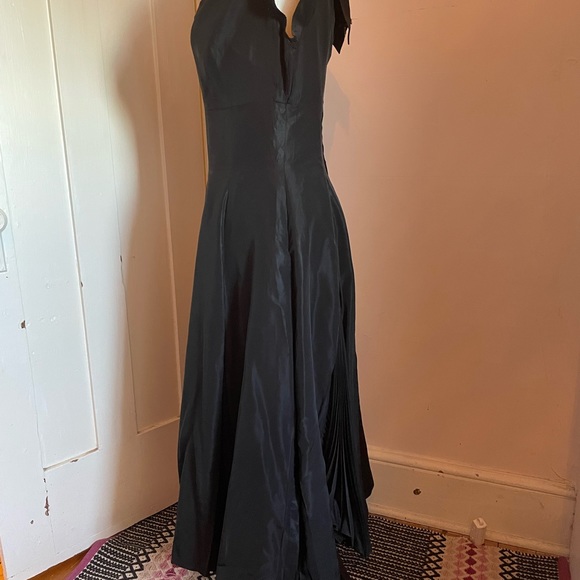 True 1950’s Vintage Jean Allen London dress, full circle skirt with pleats! - Picture 3 of 12